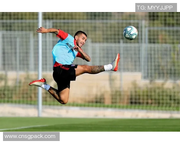 杭州足球队状态揭秘:巨献背后的训练与挑战分析 杭州足球队状态揭秘:巨献背后的训练与挑战分析